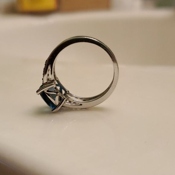 Ring - Picture 3 of 5